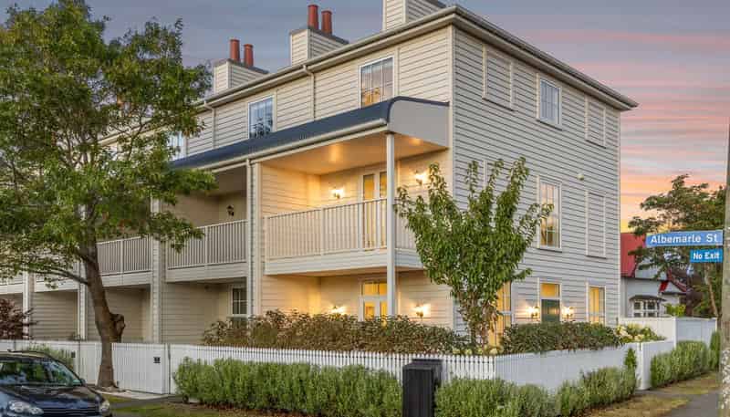 67 Hastings Street West, Sydenham