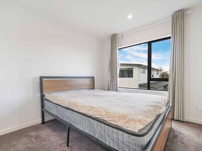 D/12 Shamrock Lane, Te Atatu Peninsula