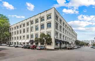 PREMIUM OFFICE SUITES IN THE ICONIC TEXTILE BU...