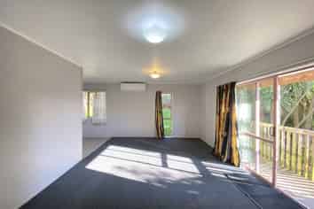 2/17 Glass Rd, Mount Roskill