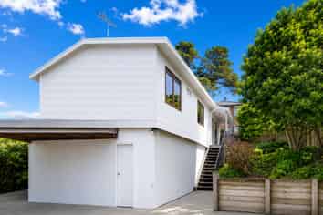2/17 Glass Rd, Mount Roskill