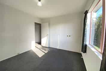 2/17 Glass Rd, Mount Roskill