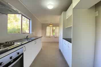 2/17 Glass Rd, Mount Roskill