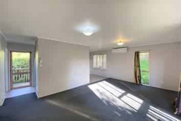 2/17 Glass Rd, Mount Roskill