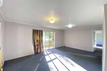 2/17 Glass Rd, Mount Roskill