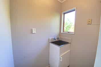 2/17 Glass Rd, Mount Roskill