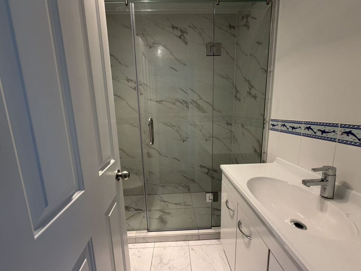 Spacious 4 Bedroom + Study Home with 2 Bathrooms in Prime Greenlane Location - Mehr
