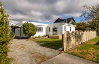 100 Brandon Street, Featherston