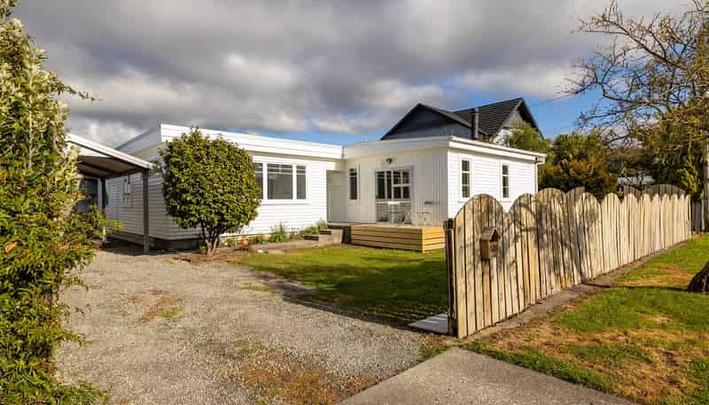 100 Brandon Street, Featherston
