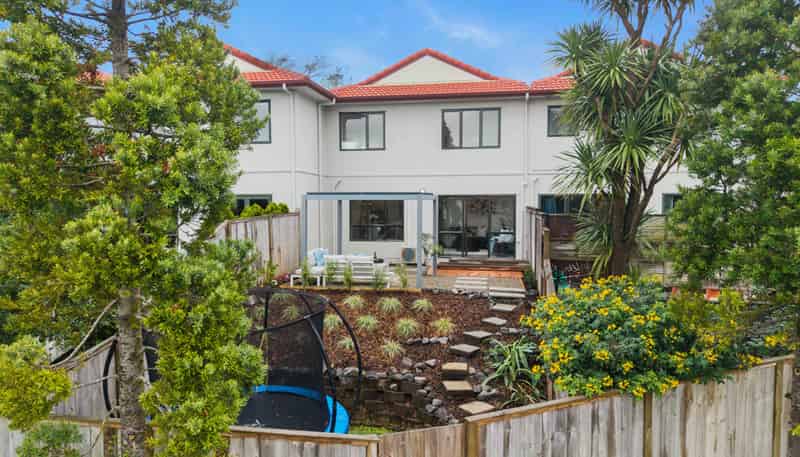 2/42 Fields Parade, Oteha