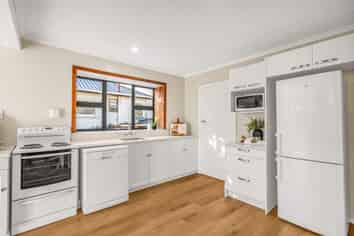 15 Willow Avenue, Stoke