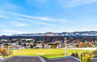 95 Oak Road, Poraiti