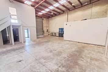 URGENT SALE - 360M² ON SALEYARDS ROAD
