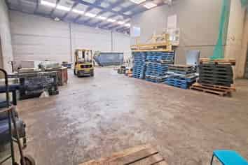 URGENT SALE - 360M² ON SALEYARDS

 
