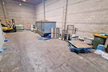URGENT SALE - 360M² ON SALEYARDS

 
