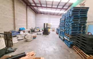 URGENT SALE - 360M² ON SALEYARDS

 
