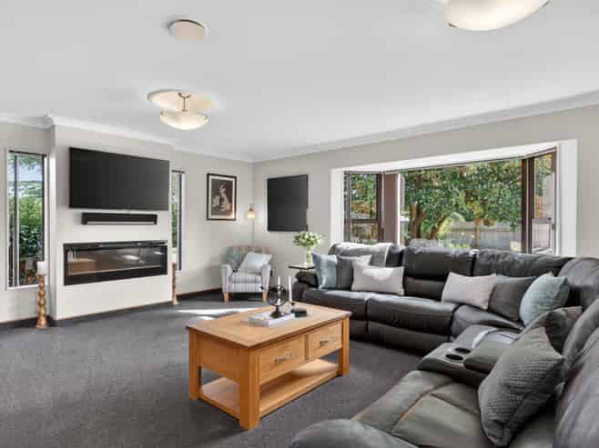 270A High Street South, Carterton