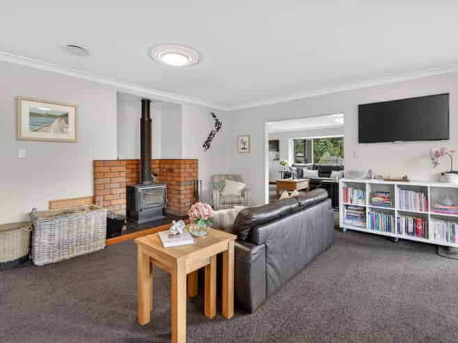 270A High Street South, Carterton