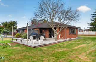 270A High Street South, Carterton