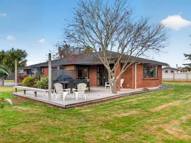 270A High Street South, Carterton
