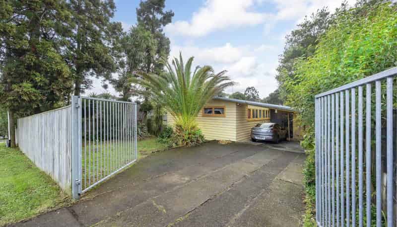 31 Taipari Road, Te Atatu Peninsula