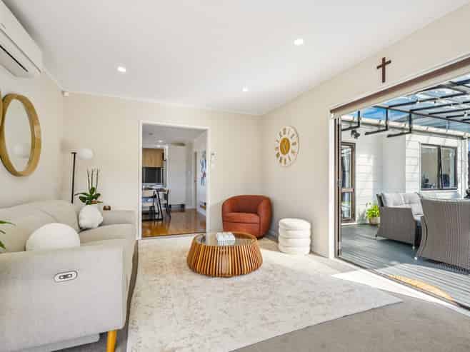 43 Athena Drive, Totara Vale