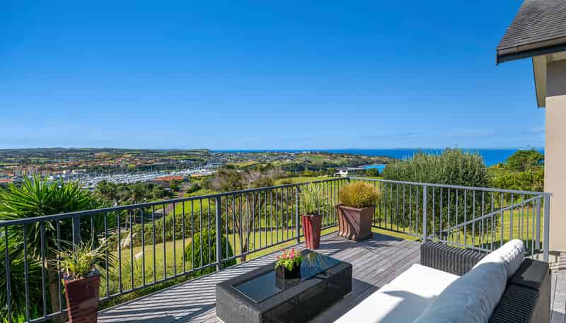 15 Balboa Drive, Matakatia