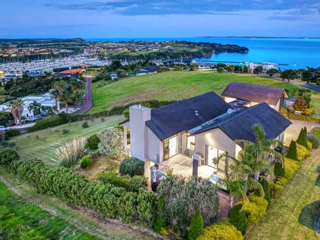 15 Balboa Drive, Matakatia