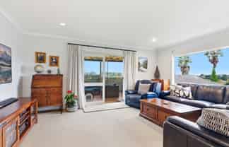 10B Taramea Rise, Pyes Pa