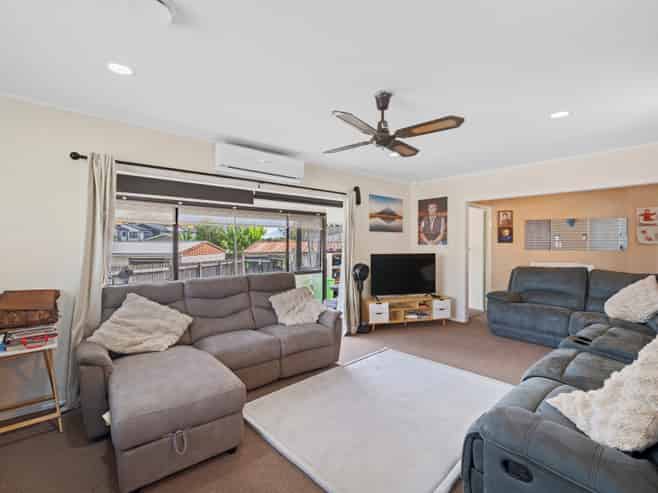 24 Cramond Drive, Mangere East