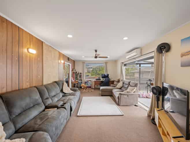 24 Cramond Drive, Mangere East