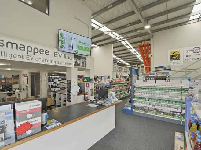 High profile Newton Street trade premises