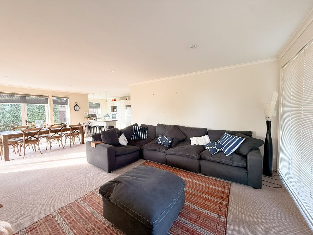 Spacious Family Living in Sought-After Wharewaka – 4 Bedrooms + Triple Garage - Ansicht 3