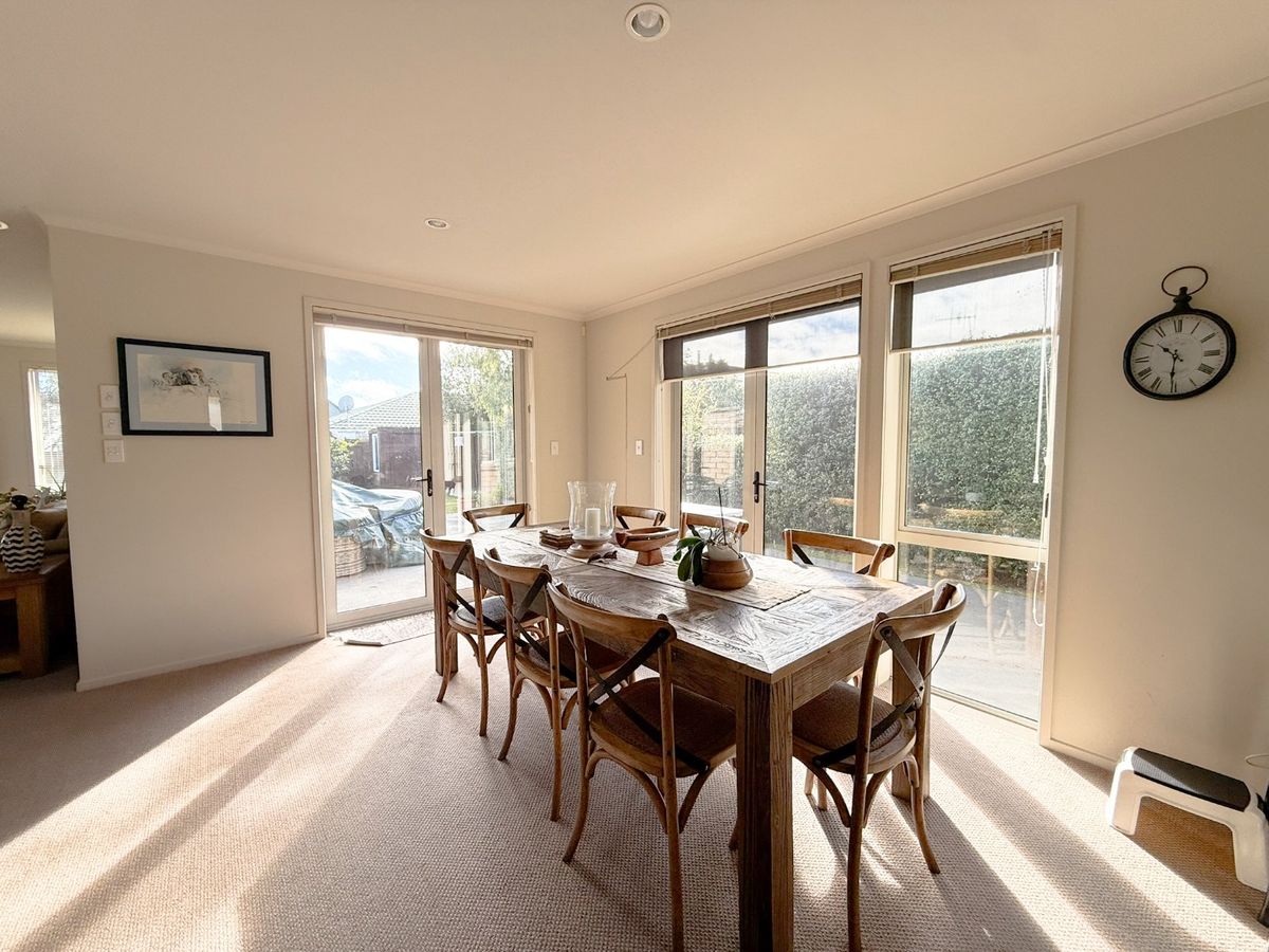 Spacious Family Living in Sought-After Wharewaka – 4 Bedrooms + Triple Garage - Ansicht 6