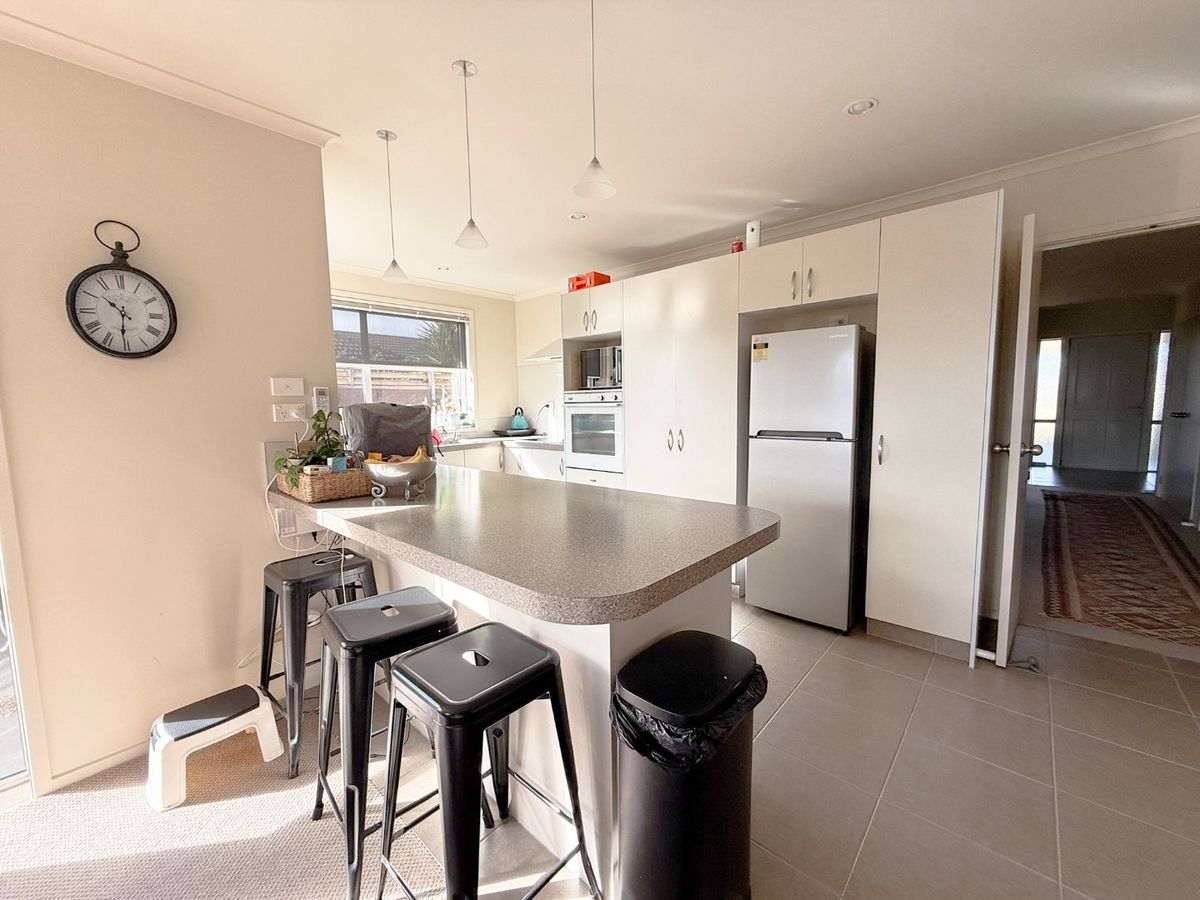 Spacious Family Living in Sought-After Wharewaka – 4 Bedrooms + Triple Garage - Mehr