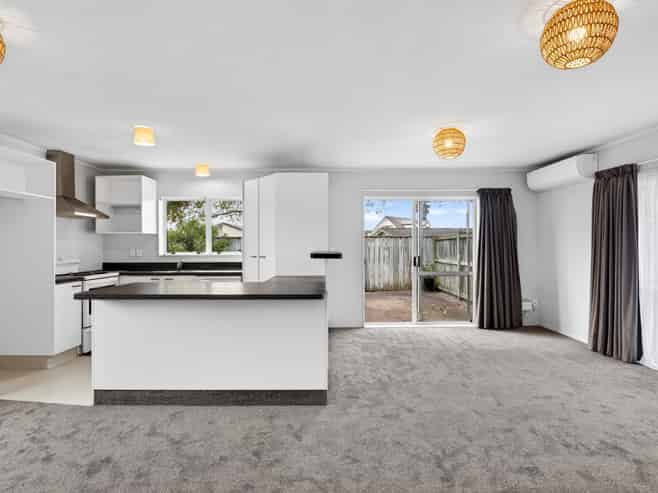 58B Whiting Crescent, Greenmeadows