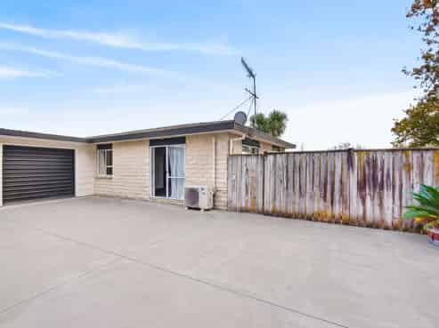 58B Whiting Crescent, Greenmeadows