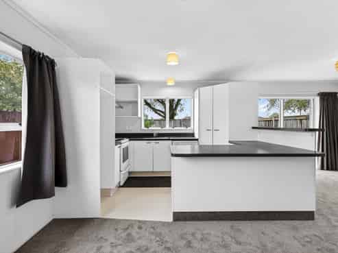 58B Whiting Crescent, Greenmeadows