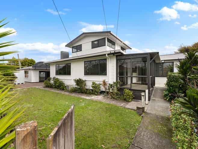 16 Hamilton Road, Papatoetoe