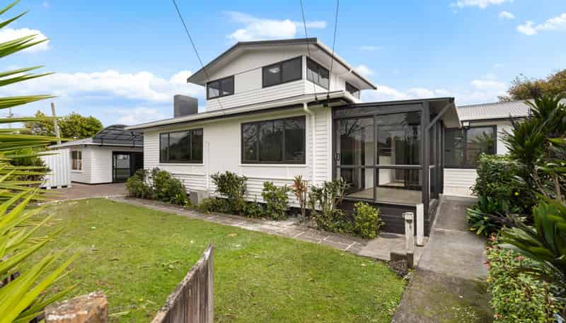 16 Hamilton Road, Papatoetoe