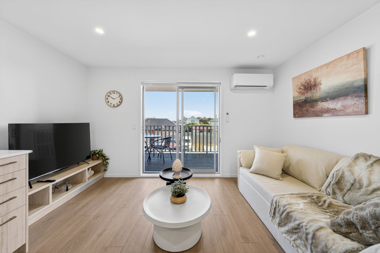 Brand New Coastal Living! - Mehr