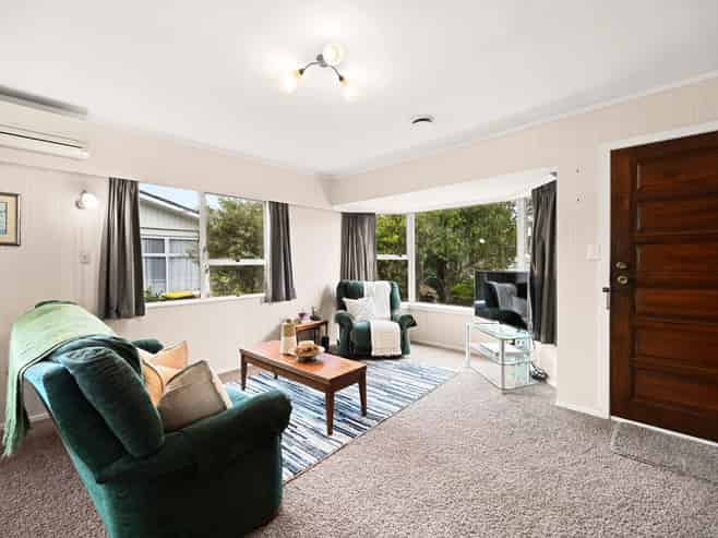 15 Bains Avenue, Hamilton East