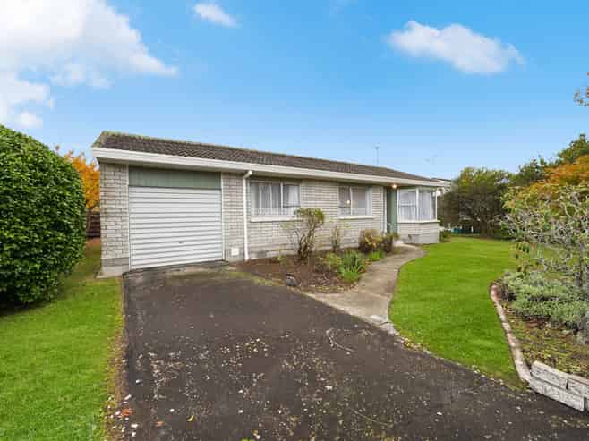15 Bains Avenue, Hamilton East