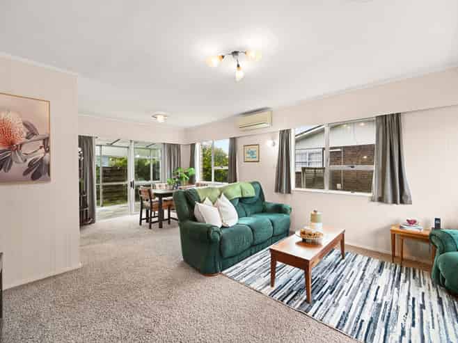 15 Bains Avenue, Hamilton East
