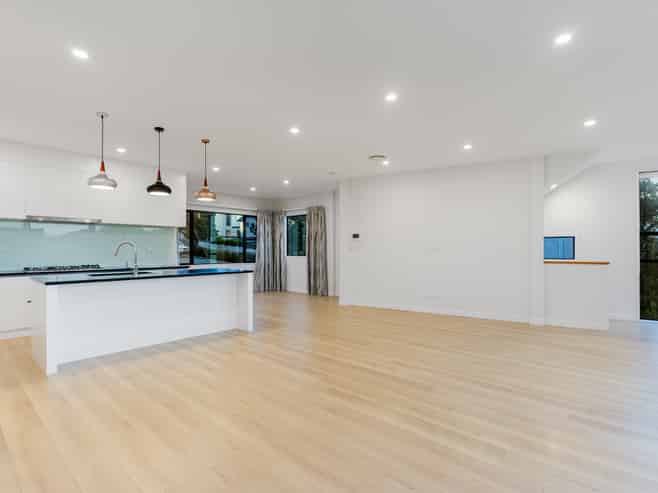16 Moki Place, Long Bay