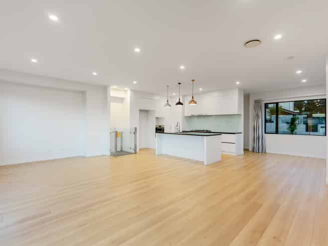 16 Moki Place, Long Bay
