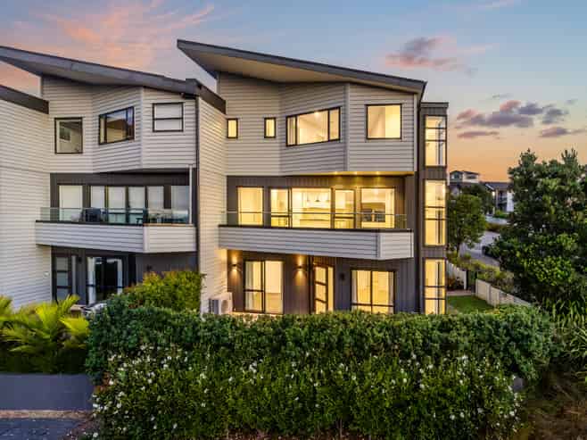 16 Moki Place, Long Bay