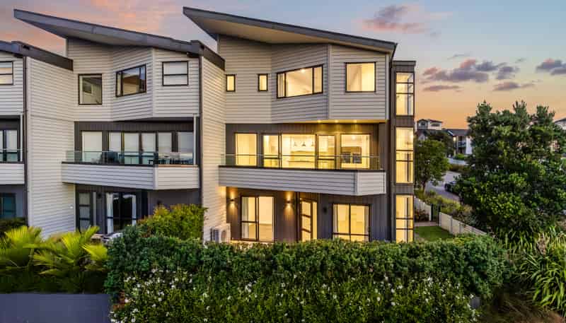 16 Moki Place, Long Bay