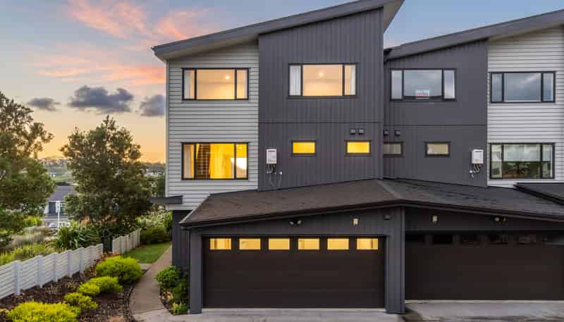 16 Moki Place, Long Bay