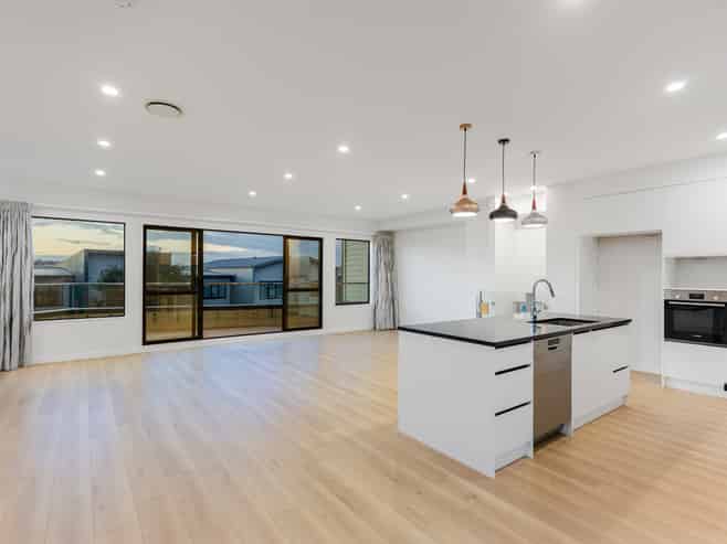 16 Moki Place, Long Bay